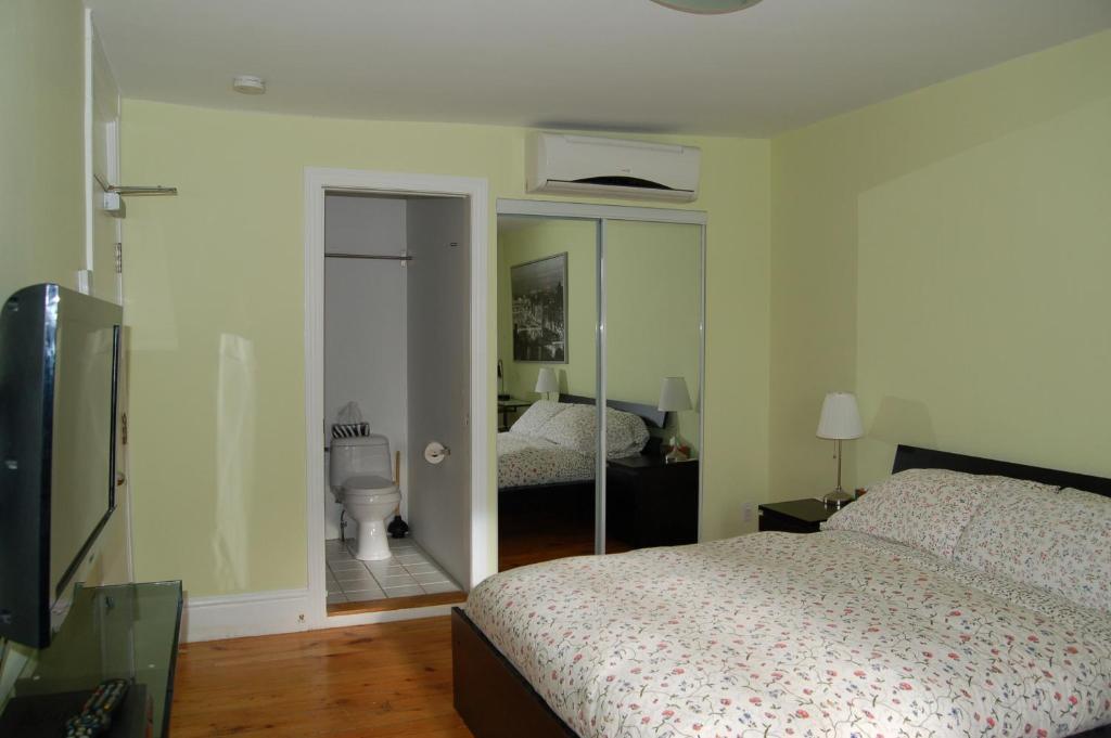 Le Chasseur Bed & Breakfast Montreal Pokoj fotografie